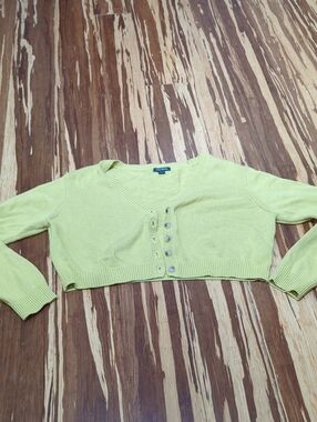 wild fable Light Yellow Cropped V-Neck Button Cardigan Crop Sweater